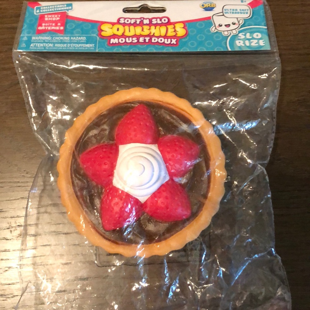 Slow  rising strawberry pie squishy